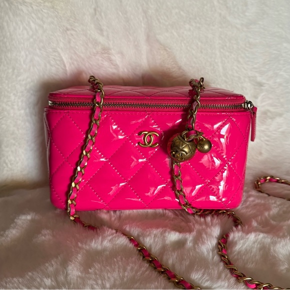 Barbie Hot Pink Chanel Vanity Handbag - Picture 10 of 16